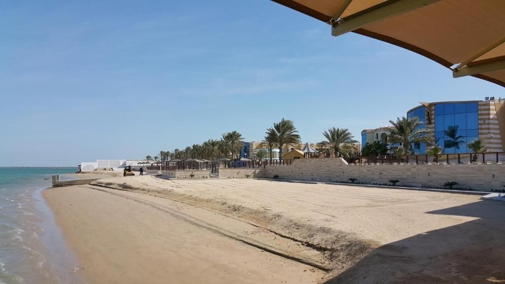 شاطئ خاص، كرة طائرة على الشاطئ