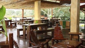 Tempat makan luar