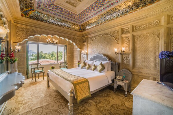 Outdoor pool - Hotel Sitara (Hyderabad)