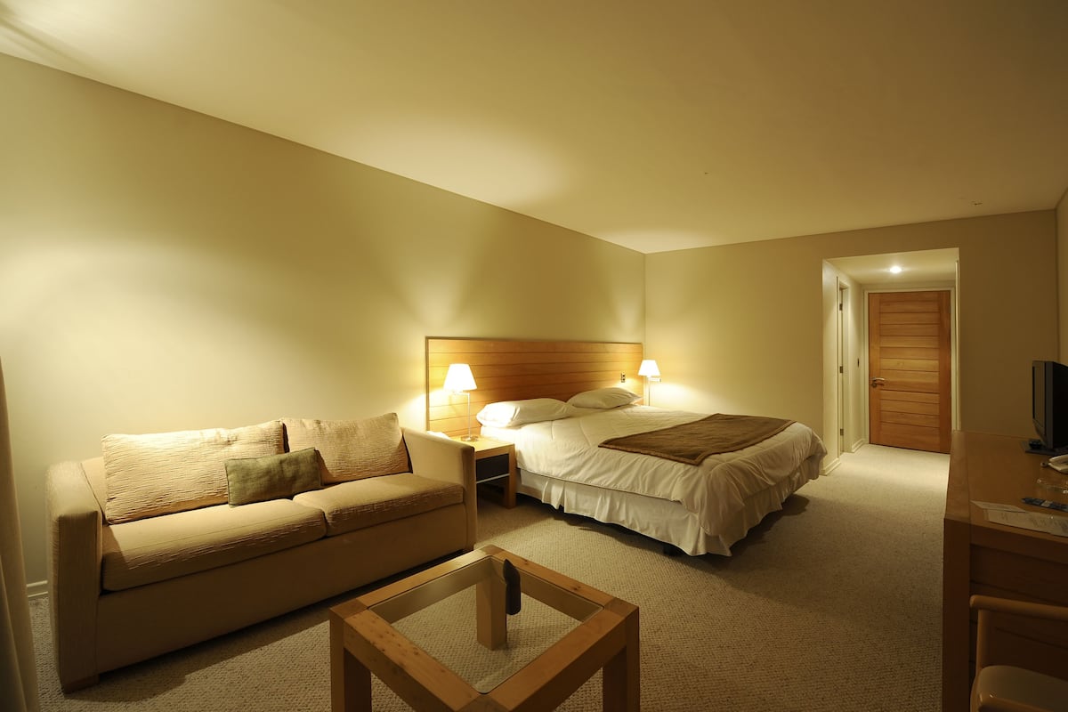 junior suite, 1 king bed | 1 bedroom, minibar, in-room safe, individually decorated