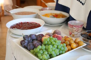 Breakfast buffet - Seehotel Zur Hopfenkönigin (Spalt)