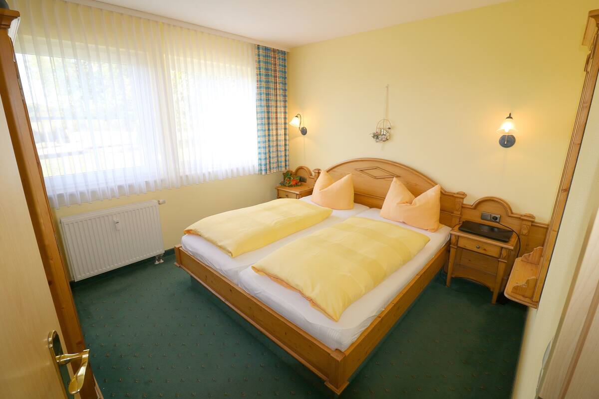 In-room safe, laptop workspace, blackout drapes