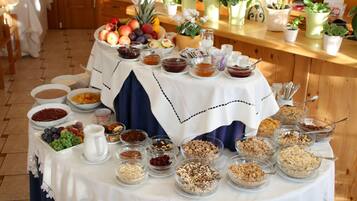 Daily buffet breakfast for a fee