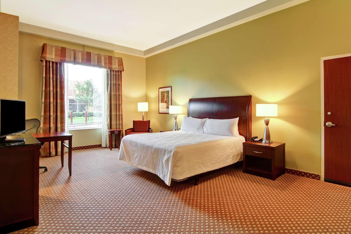 1 bedroom, down comforters, desk, blackout drapes