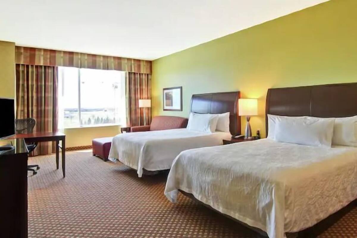 1 bedroom, down comforters, desk, blackout drapes