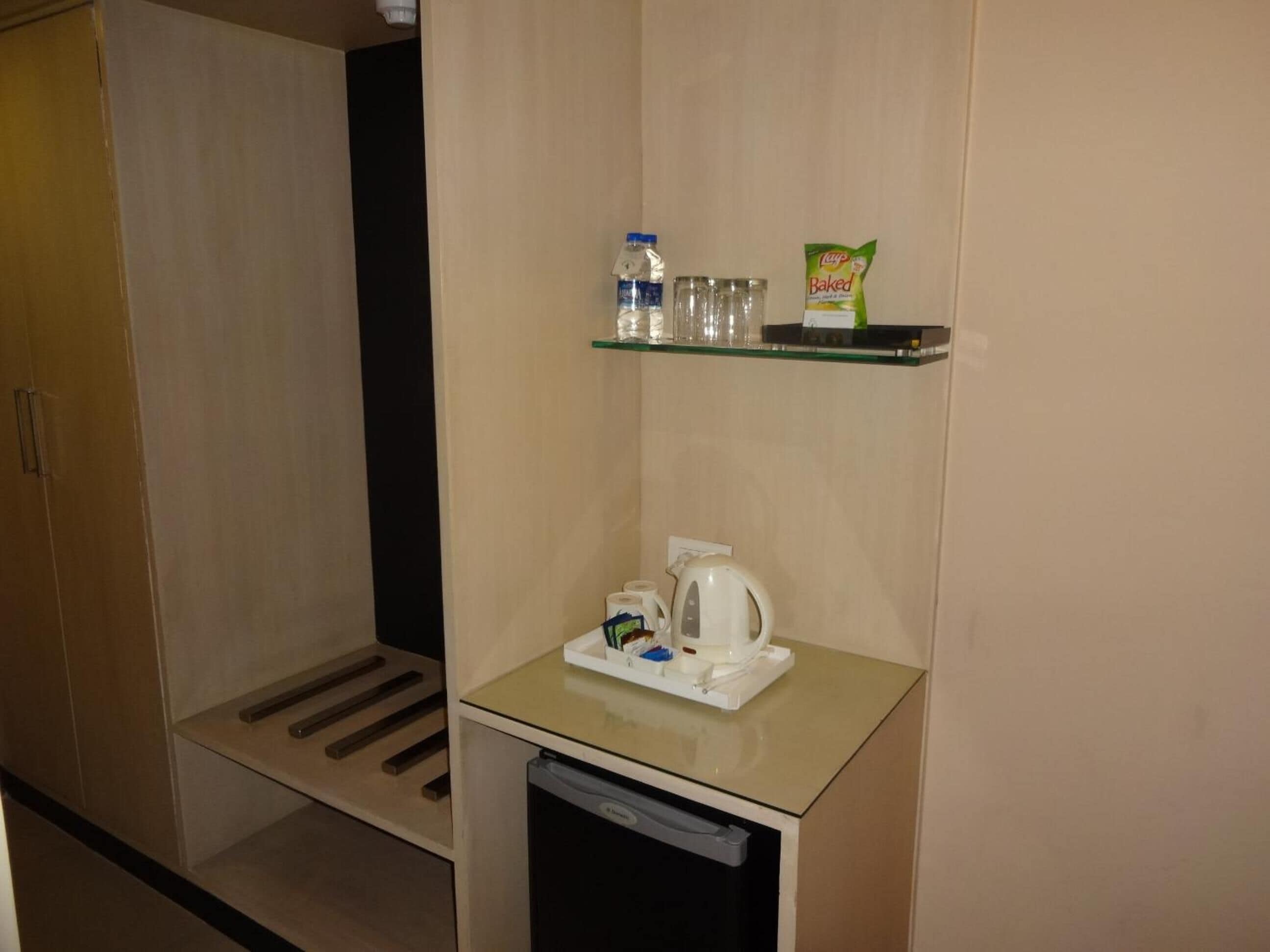 premium bedding, pillow-top beds, minibar, in-room safe