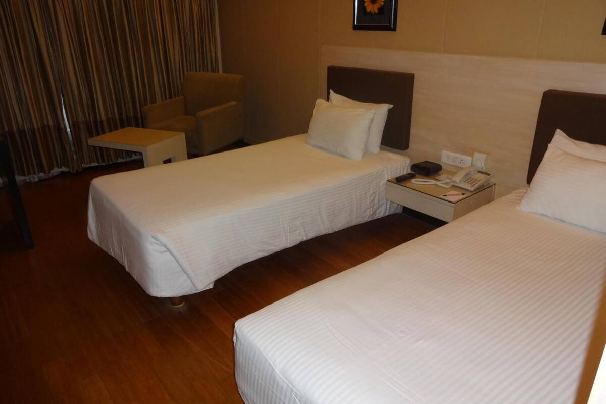 premium bedding, pillow-top beds, minibar, in-room safe