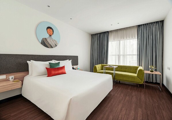 Silk | Premium bedding, pillow-top beds, minibar, in-room safe