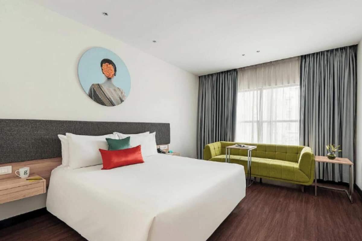 Zari | Premium bedding, pillowtop beds, minibar, in-room safe