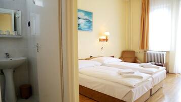 Meja kerja, kedap suara, dan Wi-Fi gratis