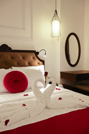 Superior Double or Twin Room, 2 Twin Beds | Minibar, in-room safe, desk, laptop workspace