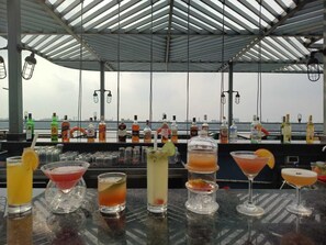 Breakfast, lunch, dinner and brunch served - Polo Floatel Kolkata (Kolkata)