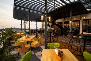 Aamiainen, lounas ja illallinen; fuusiokeittiö 