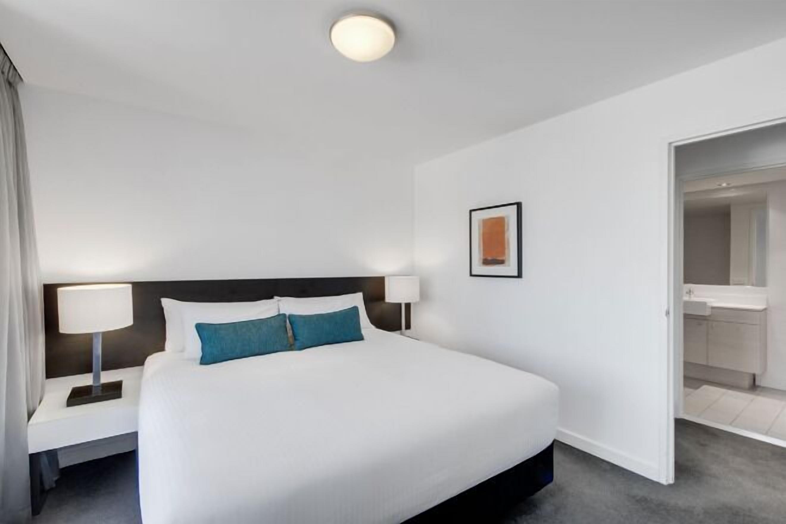 Minibar, in-room safe, individually decorated, individually furnished