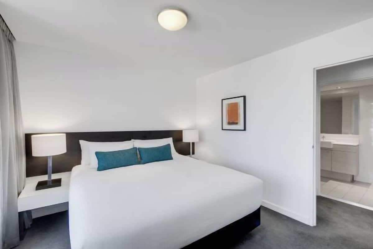 Minibar, in-room safe, individually decorated, individually furnished