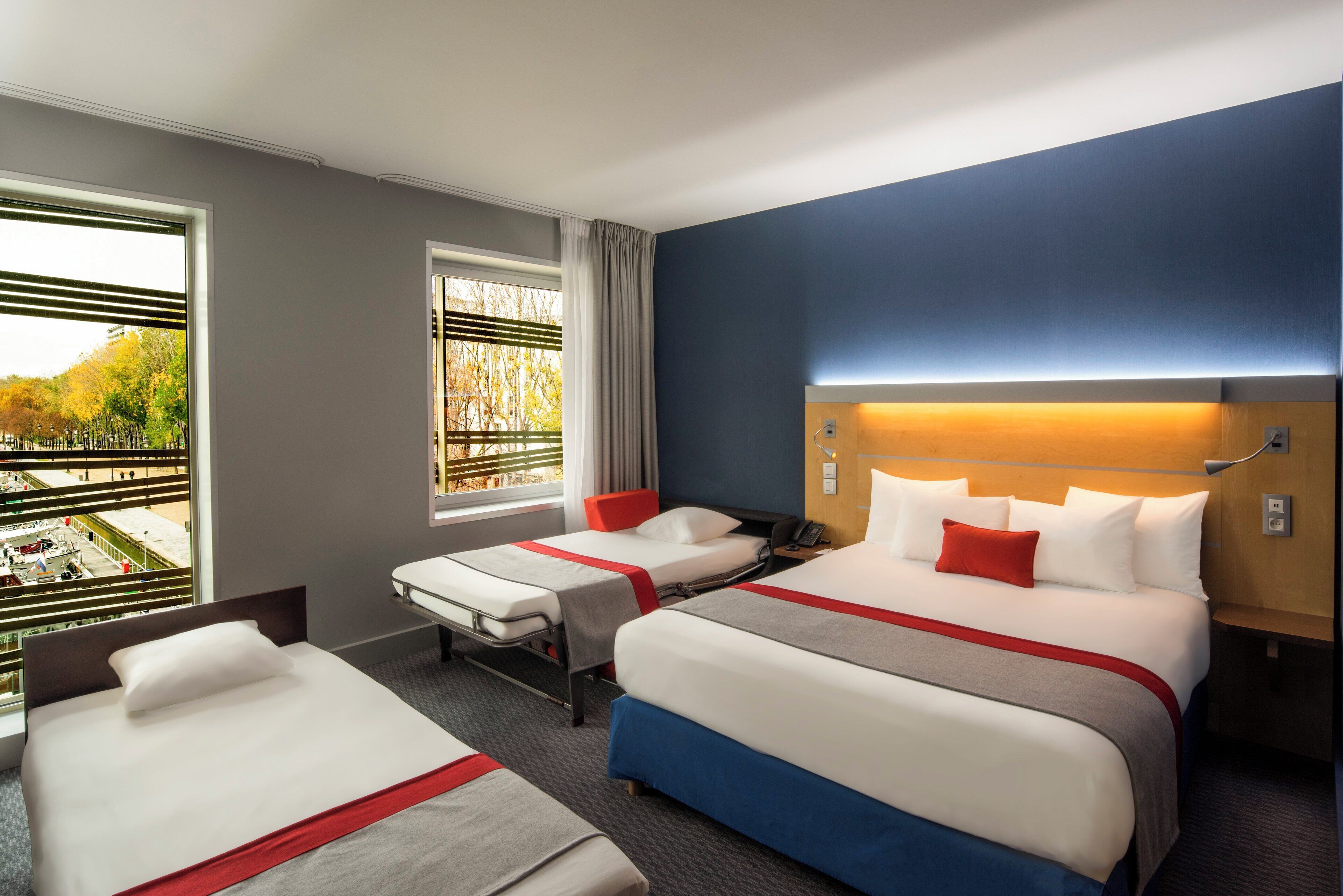 Photo - Holiday Inn Express Paris-Canal De La Villette by IHG