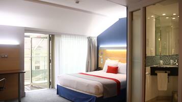 Dusche, kostenlose Toilettenartikel, Haartrockner, Handtücher