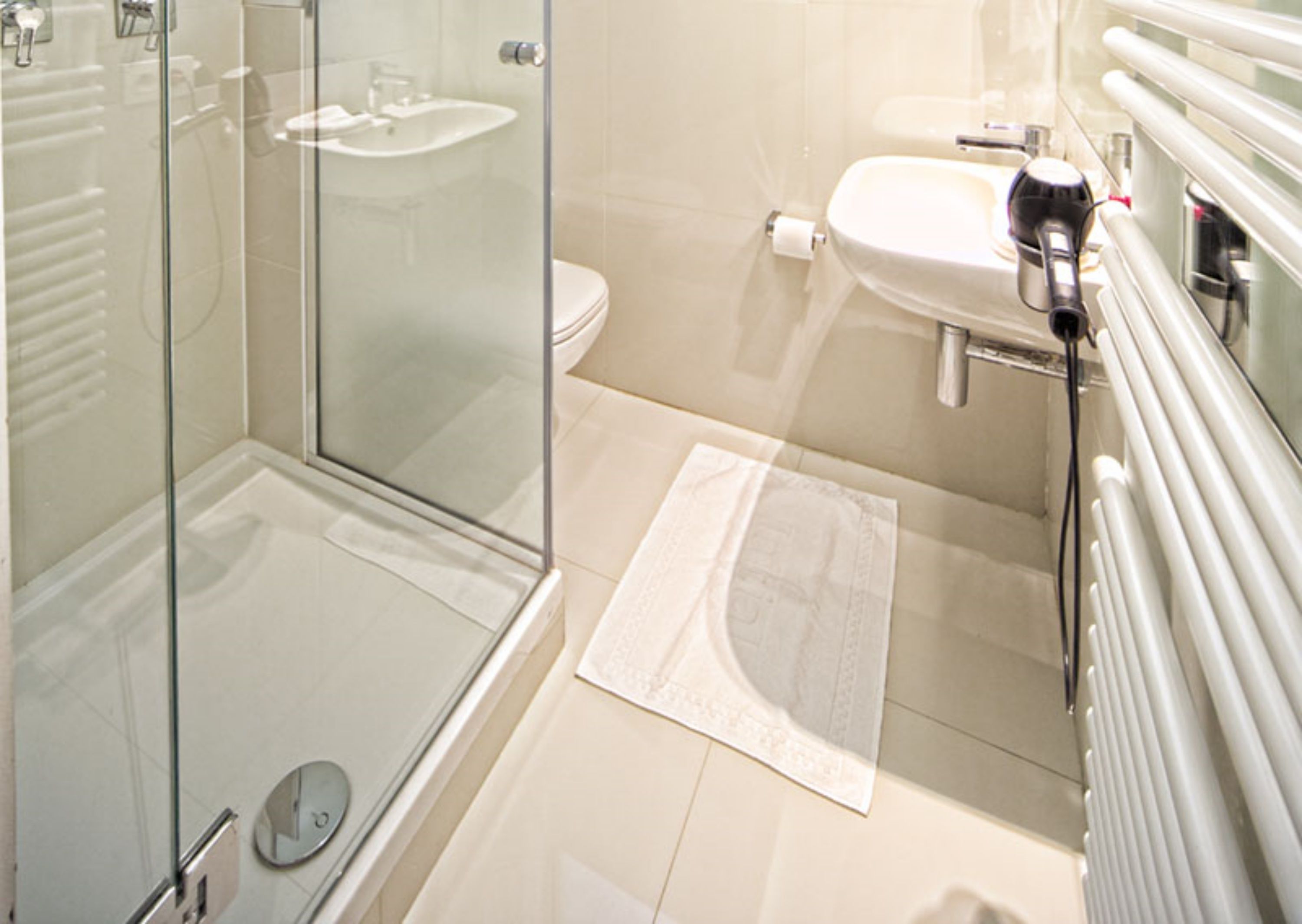 comfort double or twin room | bathroom | shower, rainfall showerhead, free toiletries, hair dryer