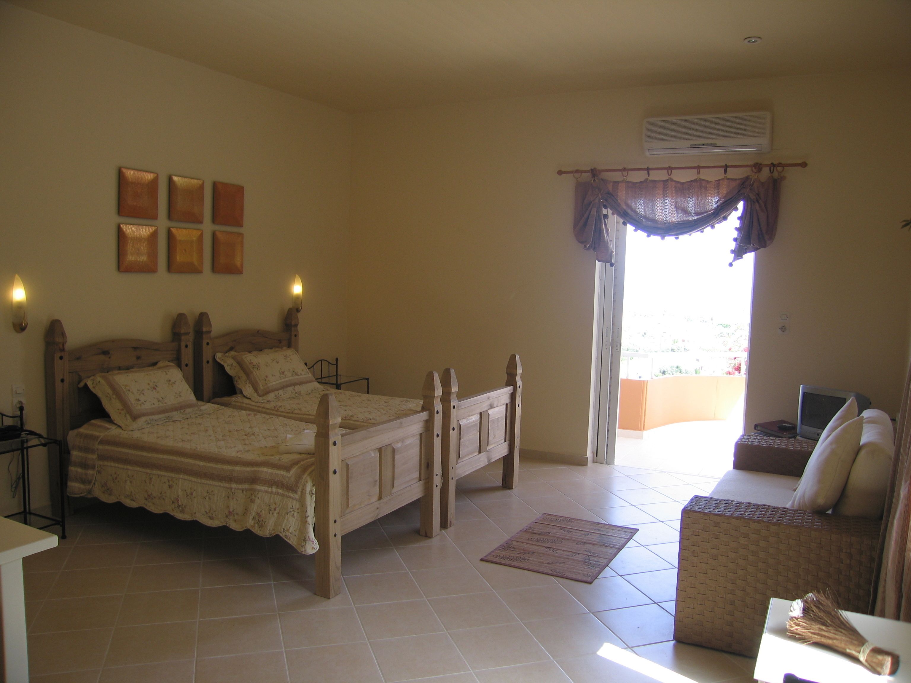 studio | in-room safe, desk, iron/ironing board, free cots/infant beds