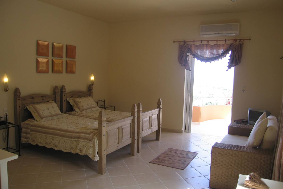 studio | in-room safe, desk, iron/ironing board, free cots/infant beds