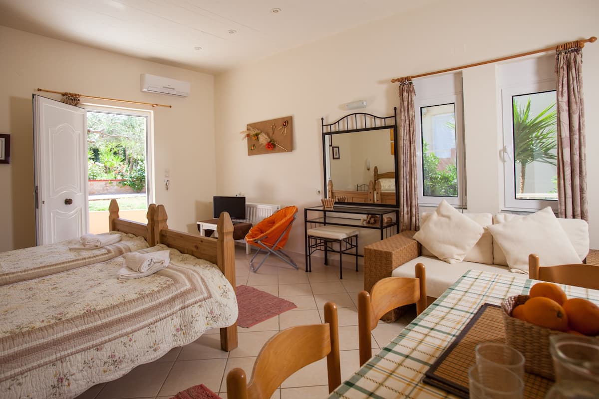 studio | in-room safe, desk, iron/ironing board, free cots/infant beds