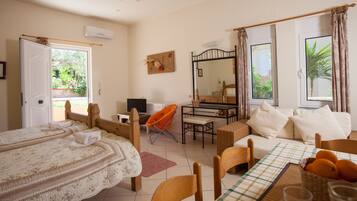 Studio | 1 chambre, coffres-forts dans les chambres, fer et planche Ă repasser