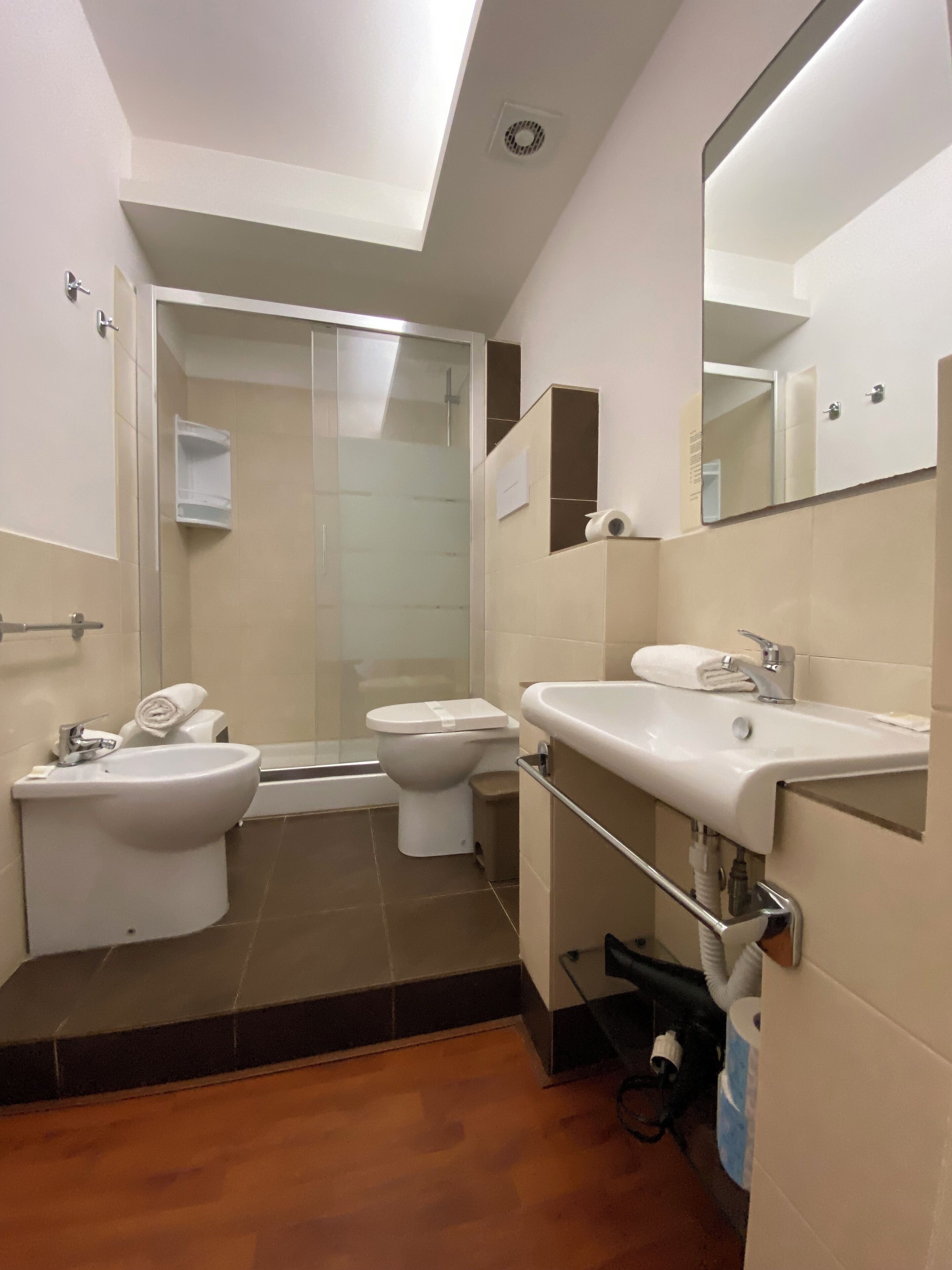 camera doppia/matrimoniale, bagno privato | bathroom | shower, free toiletries, hair dryer, towels