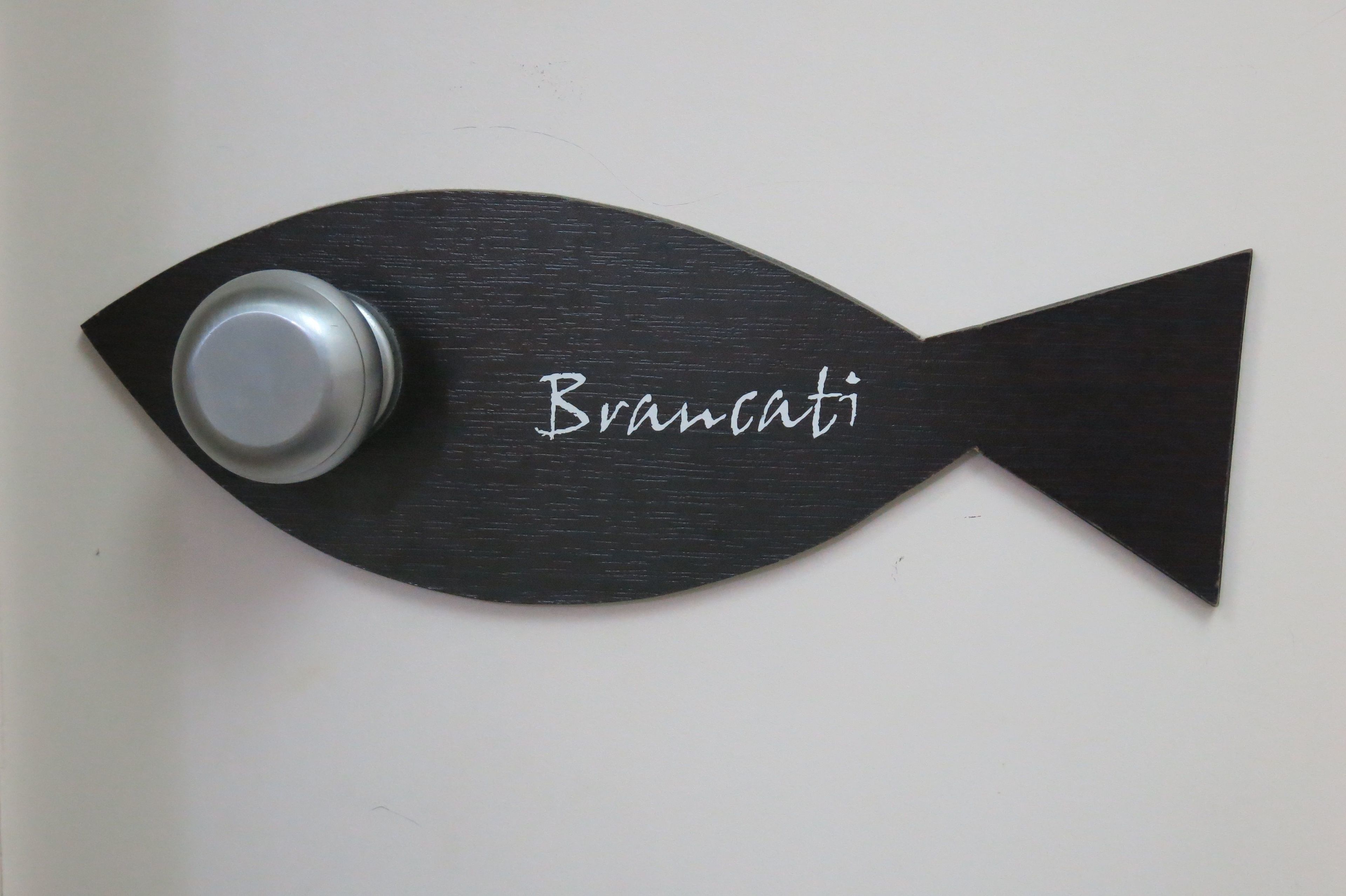 standard triple room, private bathroom | interior detail