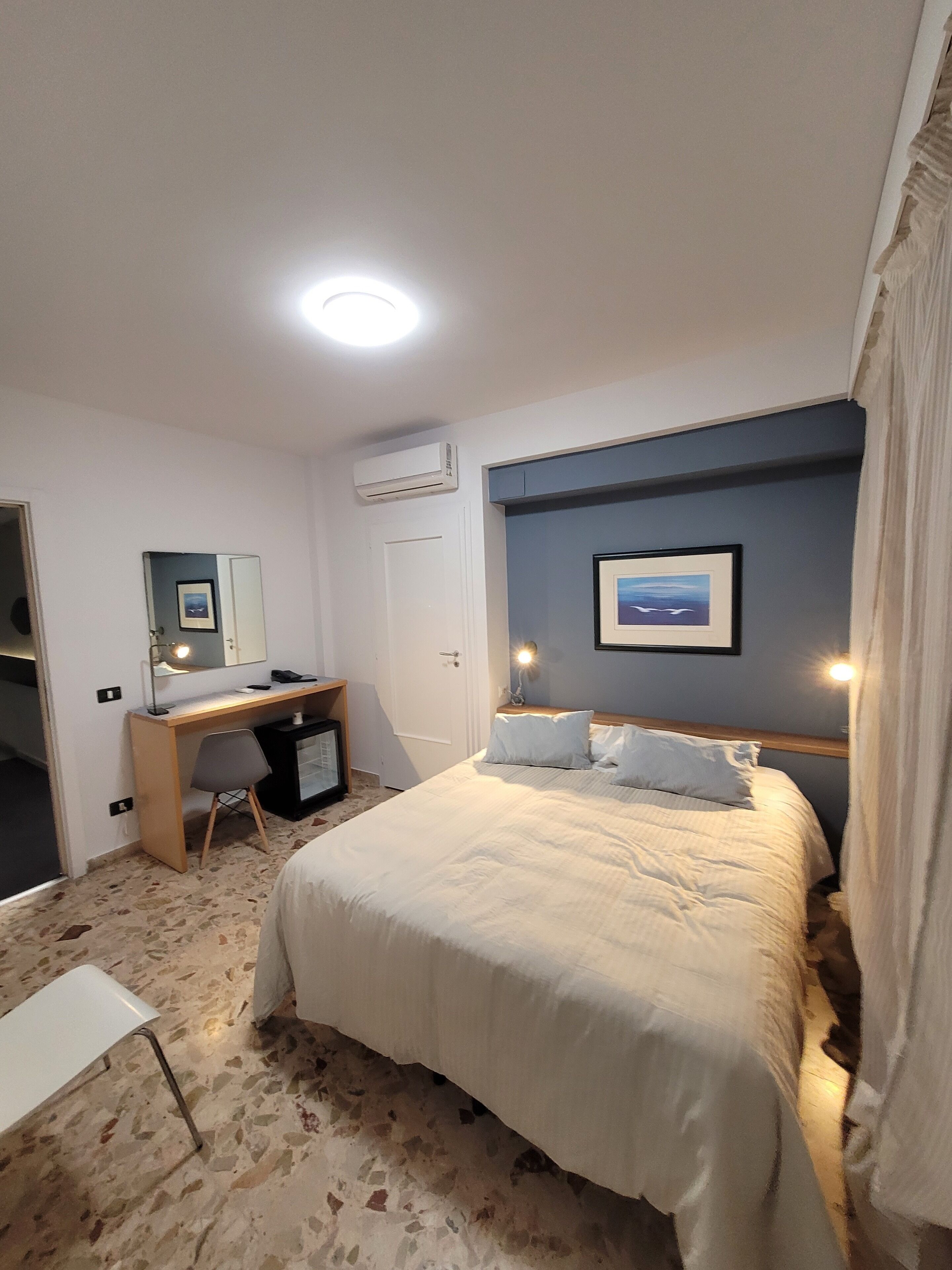 Doppia/matrimoniale Uso disabili, bagno privato | Literie de qualité supérieure, couette en duvet d'oie, minibar