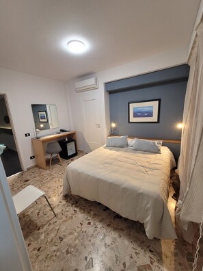 Premium bedding, down duvets, minibar, individually decorated - Mare Nostrum Petit Hôtel (Pozzallo)
