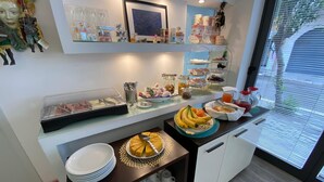 Frokostbuffé mot et tillegg i helgene