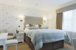 Premium bedding, desk, iron/ironing board, free cribs/infant beds - The Lovat, Loch Ness (Fort Augustus)