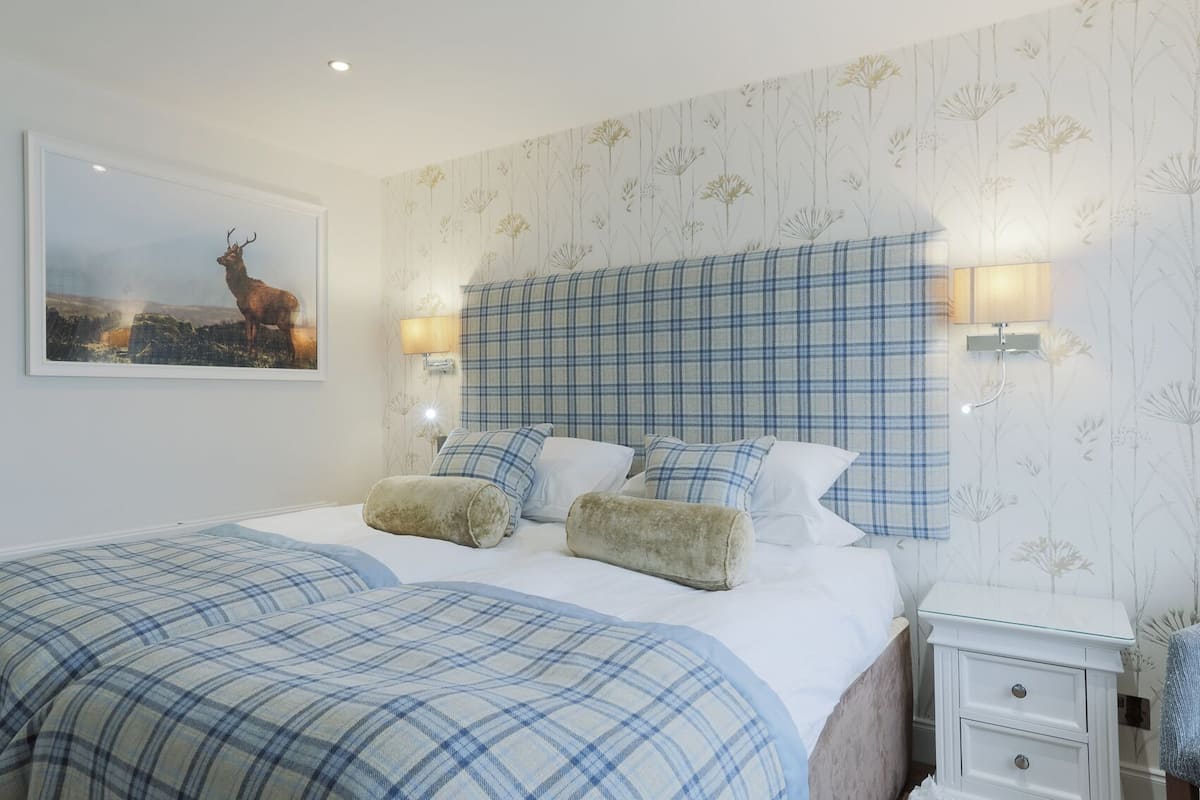 Deluxe Double or Twin Room | Premium bedding, desk, iron/ironing board, free cots/infant beds