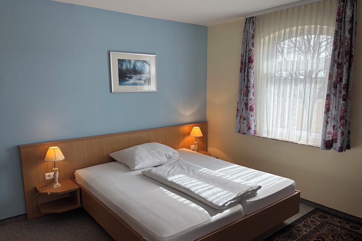 Comfort Single Room | Desk, soundproofing, free WiFi, bed sheets