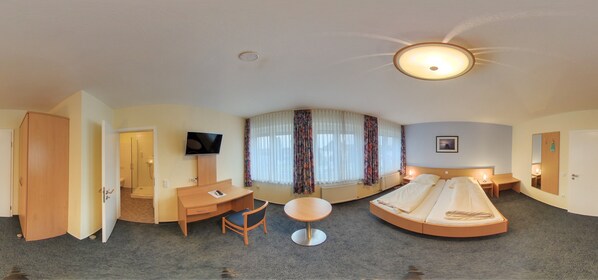 Comfort Double Room | Desk, soundproofing, free WiFi, bed sheets