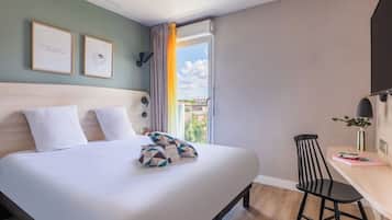 Studio Double | Desk, iron/ironing board, free WiFi, bed sheets