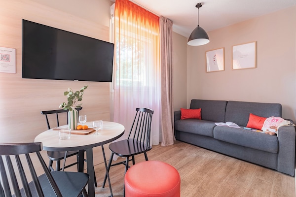 Studio Familial Double | Desk, iron/ironing board, free WiFi, bed sheets