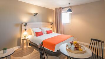 Studio Familial Double | Desk, iron/ironing board, free WiFi, bed sheets