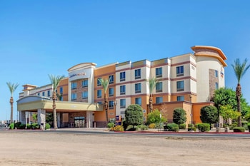 Comfort Suites Glendale - State Farm Stadium Area