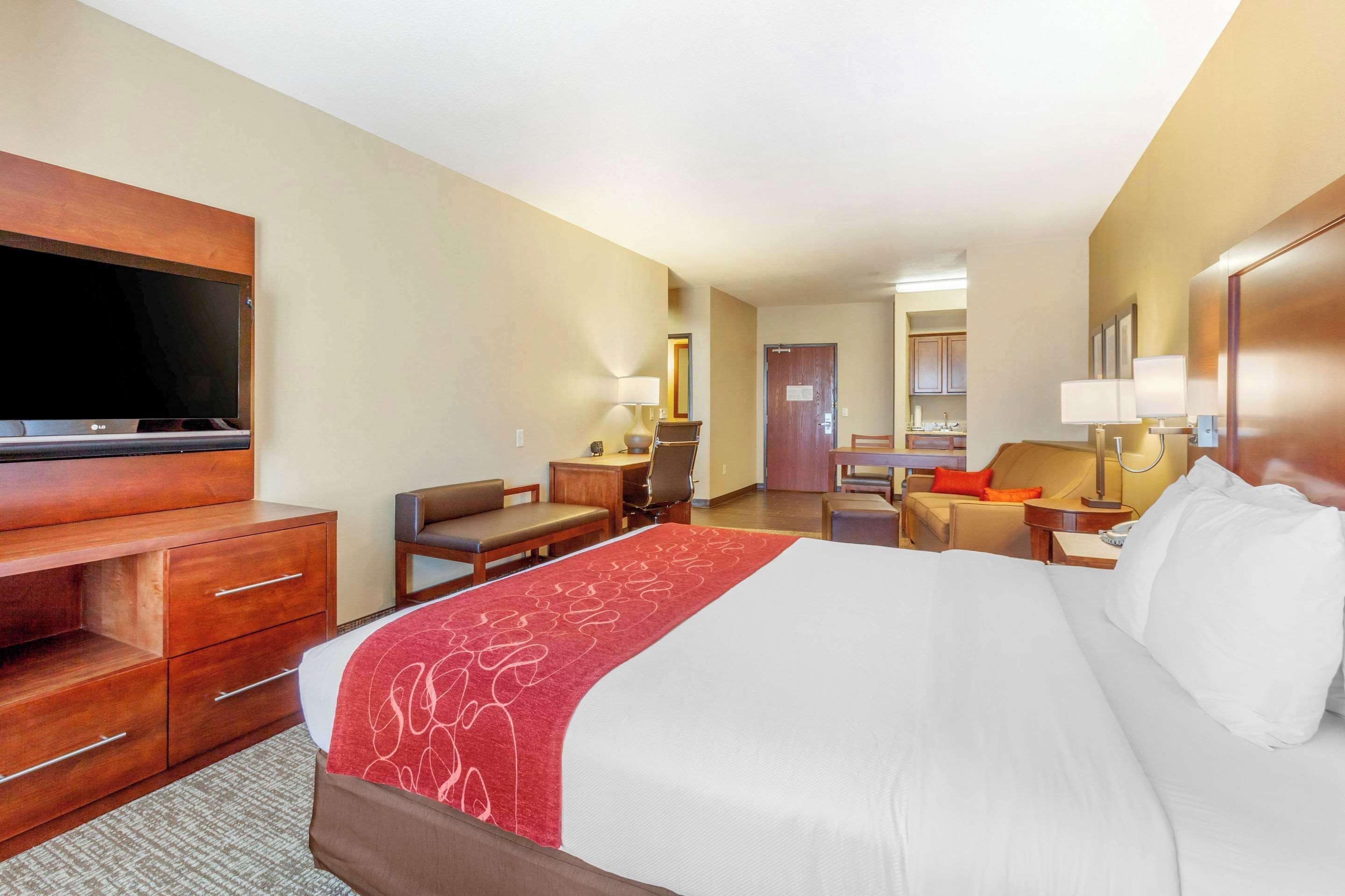 suite, multiple beds, non smoking (upgrade) | premium bedding, desk, iron/ironing board, free cots/infant beds