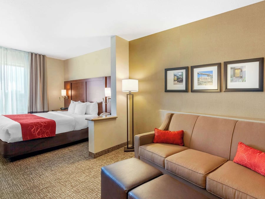 Premium bedding, desk, iron/ironing board, free cots/infant beds