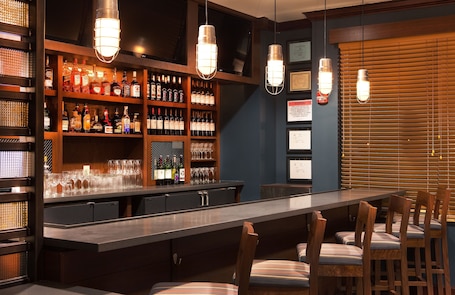 Bar (on property). Four Points by Sheraton Memphis Southwind