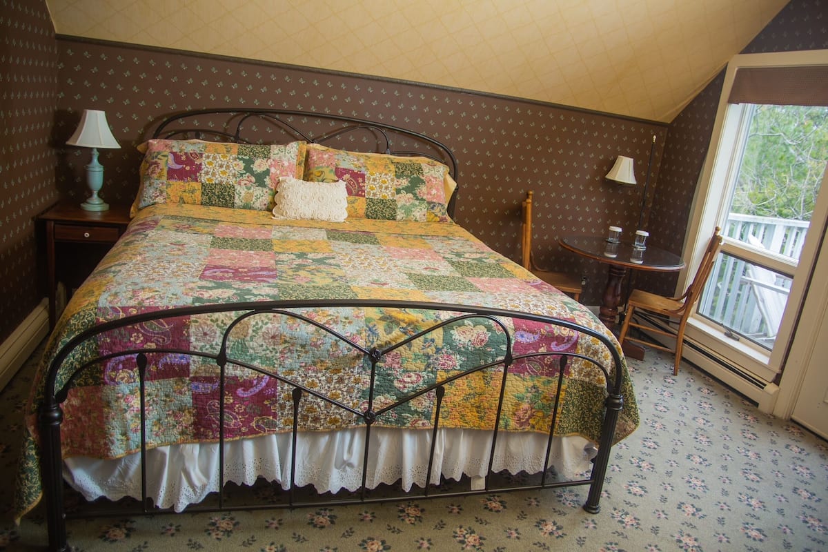Honeymoon Double Room, 1 King Bed, Balcony | Iron/ironing board, free WiFi, bed sheets