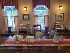 Café da manhã completo grátis todos os dias