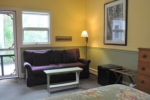 Tabla de planchar con plancha, wifi gratis y ropa de cama 