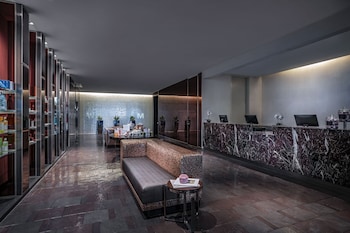 Couples treatment rooms, body treatments, body wraps, body scrubs at Palms Place