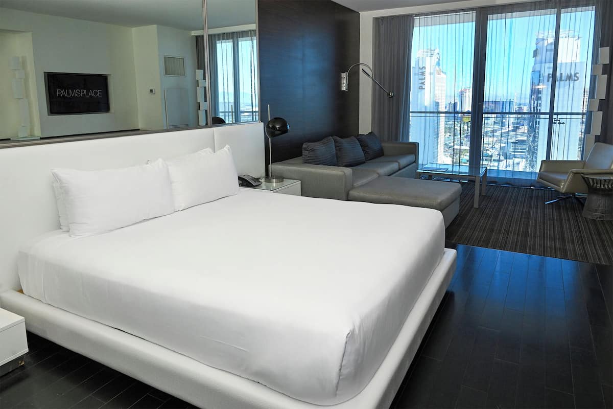 Hypo-allergenic bedding, pillowtop beds, in-room safe, desk