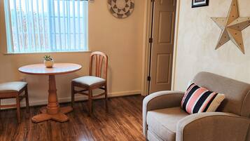 Suite, 1 Queen Bed, Non Smoking (Mobile) | 1 bedroom, premium bedding, iron/ironing board, free WiFi