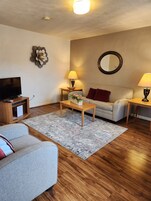 套房, 1 张大床, 无烟房 (Mobile) | 1 多间卧室、高档床上用品、熨斗/熨衣板、免费 WiFi