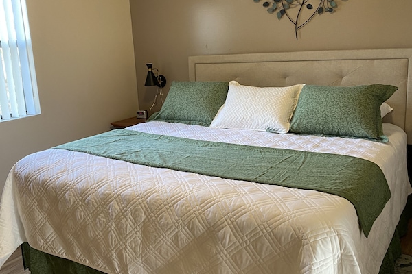 Suite, 1 Queen-Bett, Nichtraucher (Mobile) | 1 Schlafzimmer, hochwertige Bettwaren, Bügeleisen/Bügelbrett